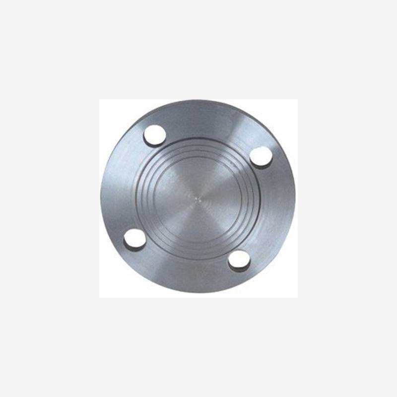 将第二连接盘上的第二卡板卡设在第一连接盘上的防脱卡槽内