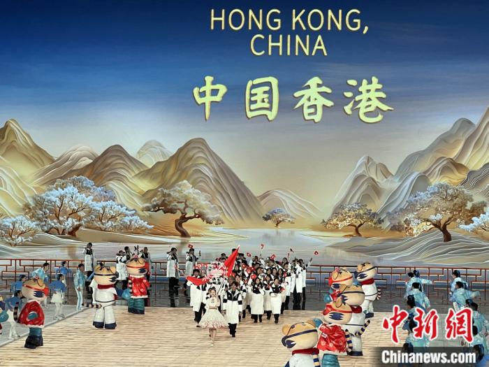 哈尔滨亚冬会开幕式香港代表团入场成为全场焦