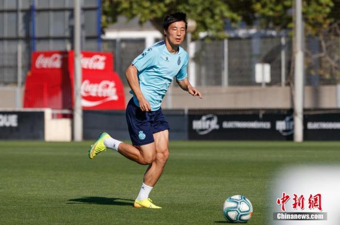 武磊伤愈复出重返赛场 西班牙疫情下足球热情不