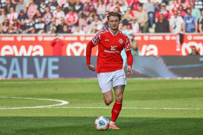 莱茵河畔德比惊爆冷门 美因茨力克法兰克福登顶