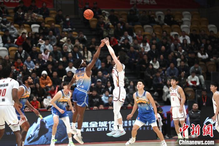 首届CBA俱乐部杯揭幕战新疆伊力特102-83击败浙江