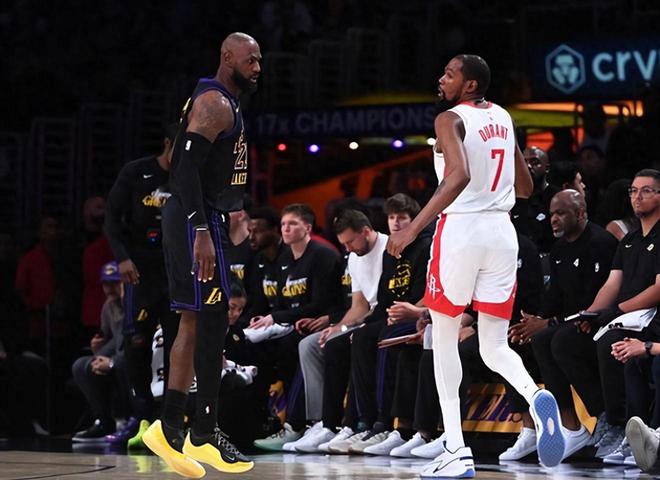 杜兰特复出惨遭羞辱 詹姆斯单挑暴扣成关键转折